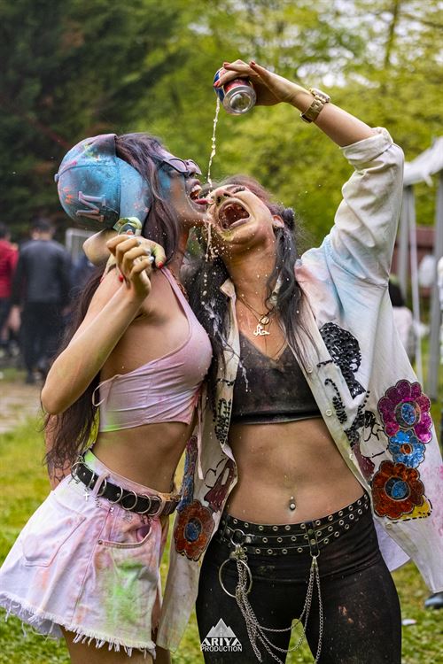 LIOVE THE MOMENT FESTIVAL