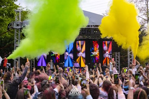 LIOVE THE MOMENT FESTIVAL