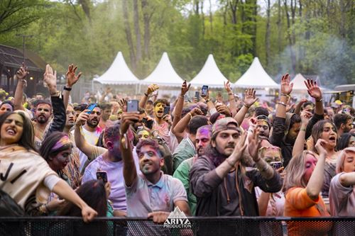 LIOVE THE MOMENT FESTIVAL